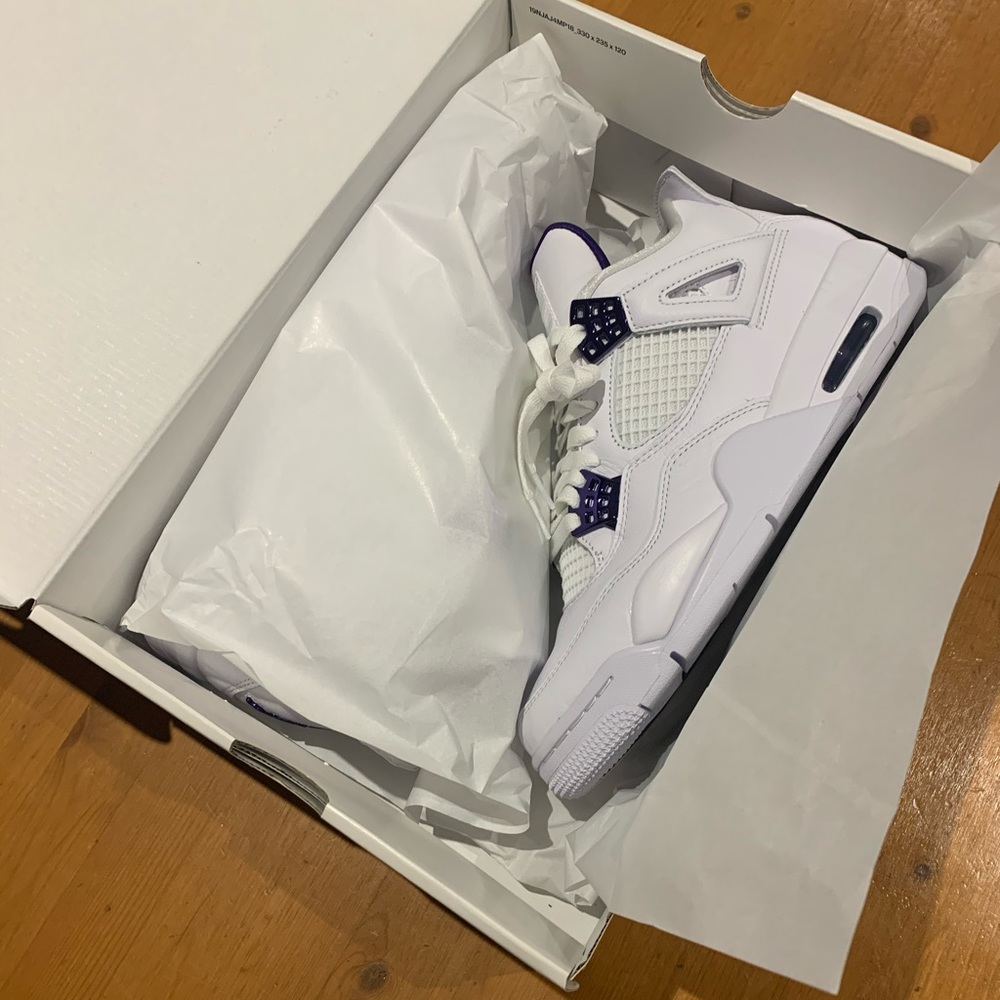 Men’s Jordan Retro 4 Metallic Purple size 8 - DS